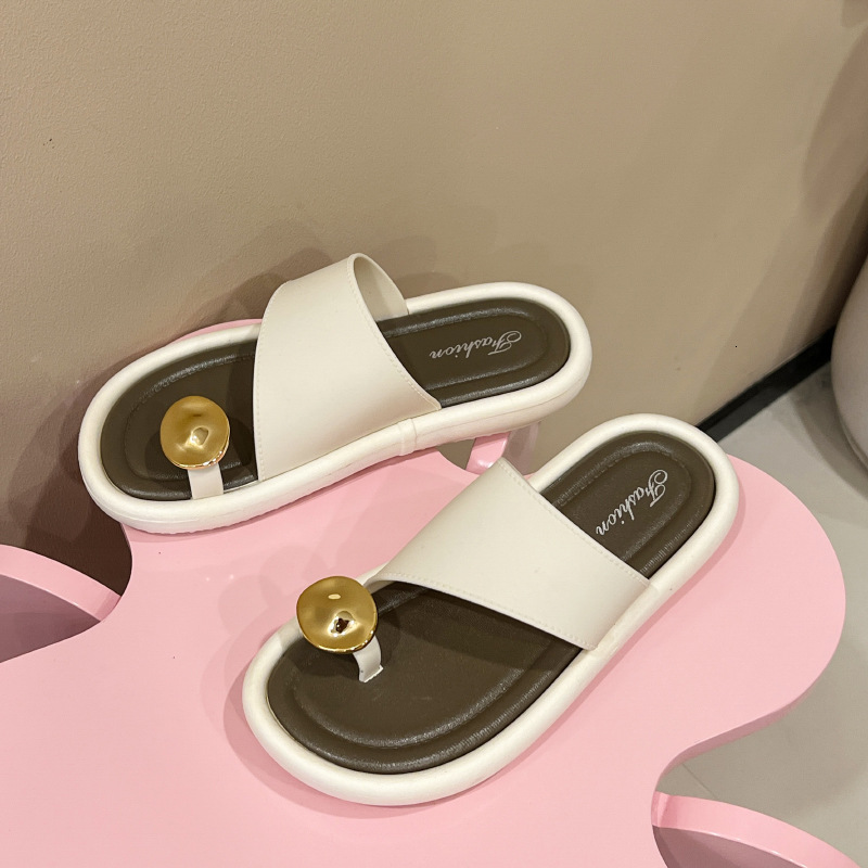Designer Sandals Toed Clip On Sandals Fashionable Designer Women Flat Bottomed Niche One Piece Free Shipping Slippers Outdoor Leisure Beach Shoes