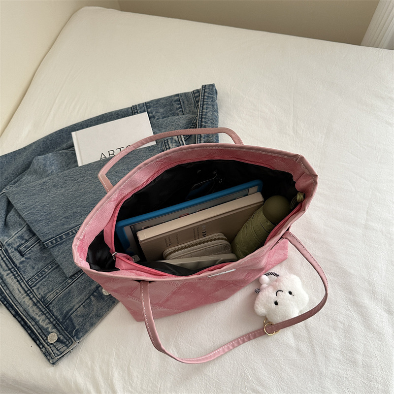 Large Capacity Women s 2025 New High Quality Light Luxury Designer Women s Shoulder Bag Underarm Commuter Handbag Storage Bag