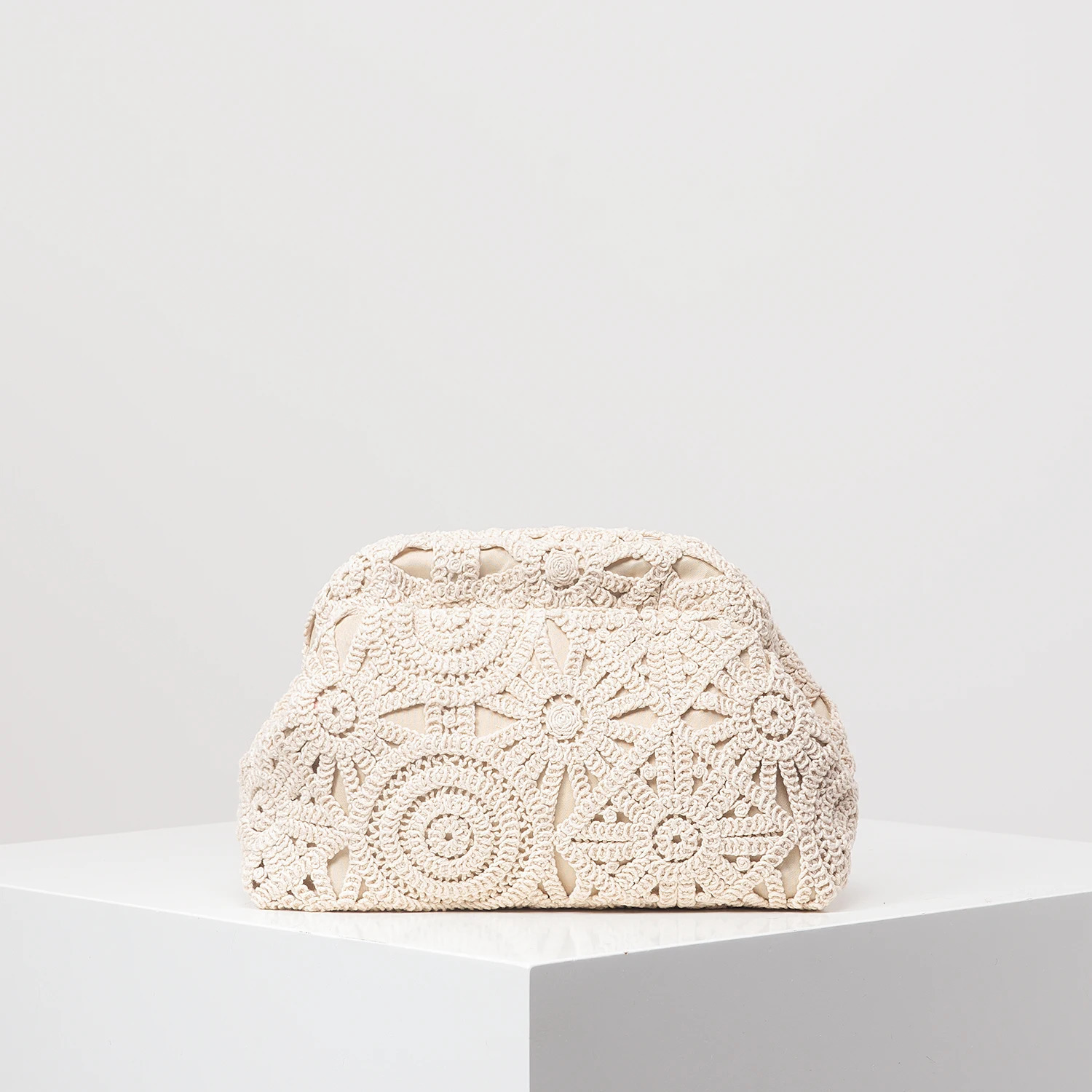 Pattern hollow woven bagsimple clutch bagbohemian clip bagholiday casual straw pursebeach bagrandom pattern 250227