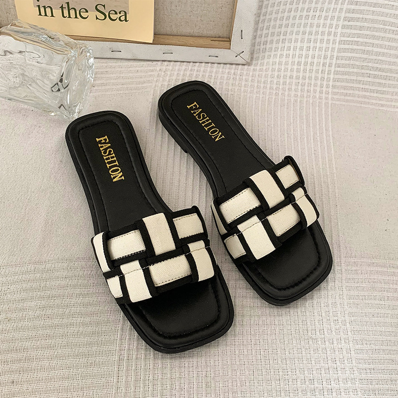 2025 Summer Popular Women s Sandals Fashion Designer New Trend Flat Bottom Non Slip Soft Bottom Outdoor Casual Slippers Beach Shoes