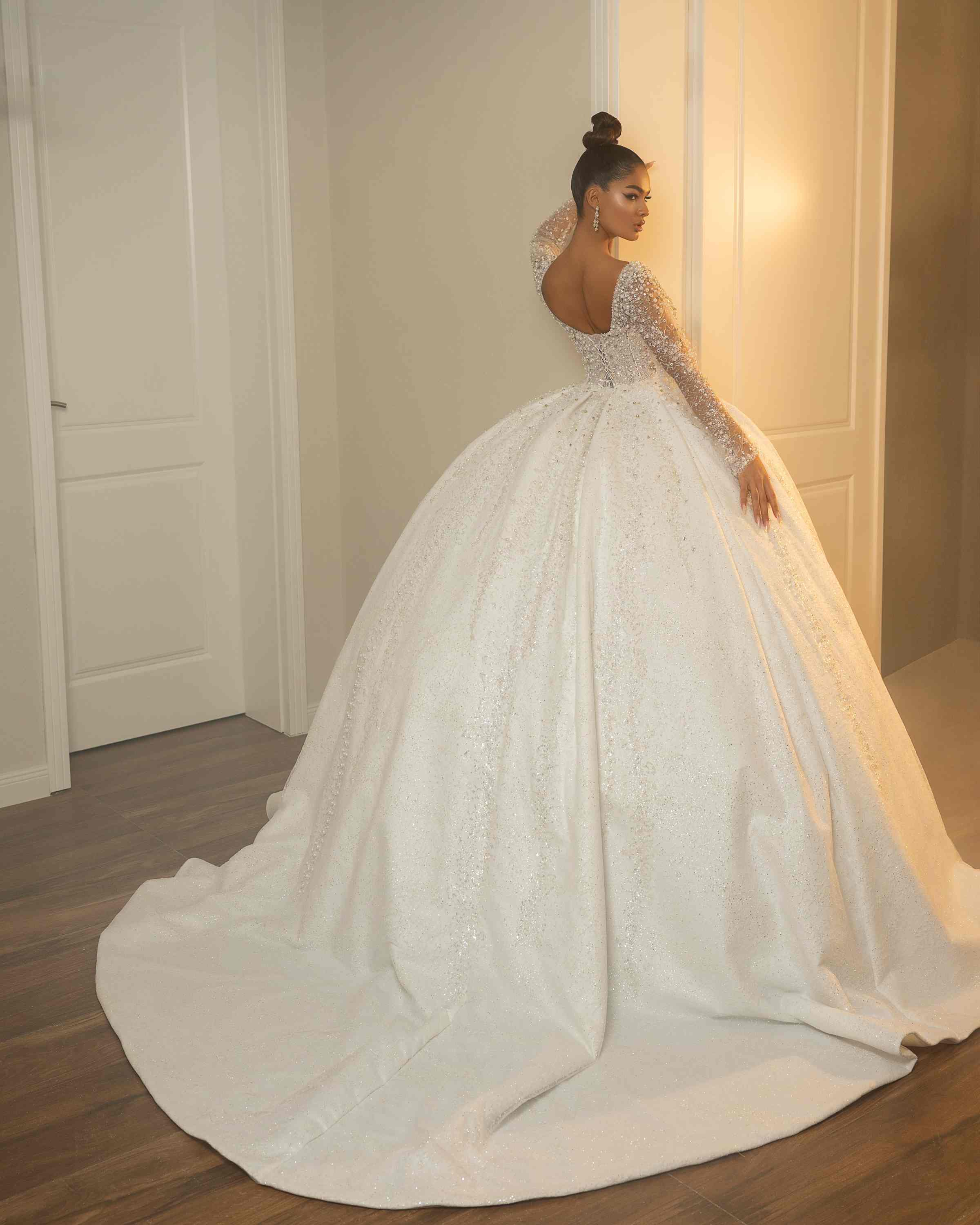 Sexy Ball Gown Wedding Dress For Women V Neck Long Sleeves Bridal Gowns Pearls Sequins Crystal Sweep Train Dresses Custom Made vestidos de novia