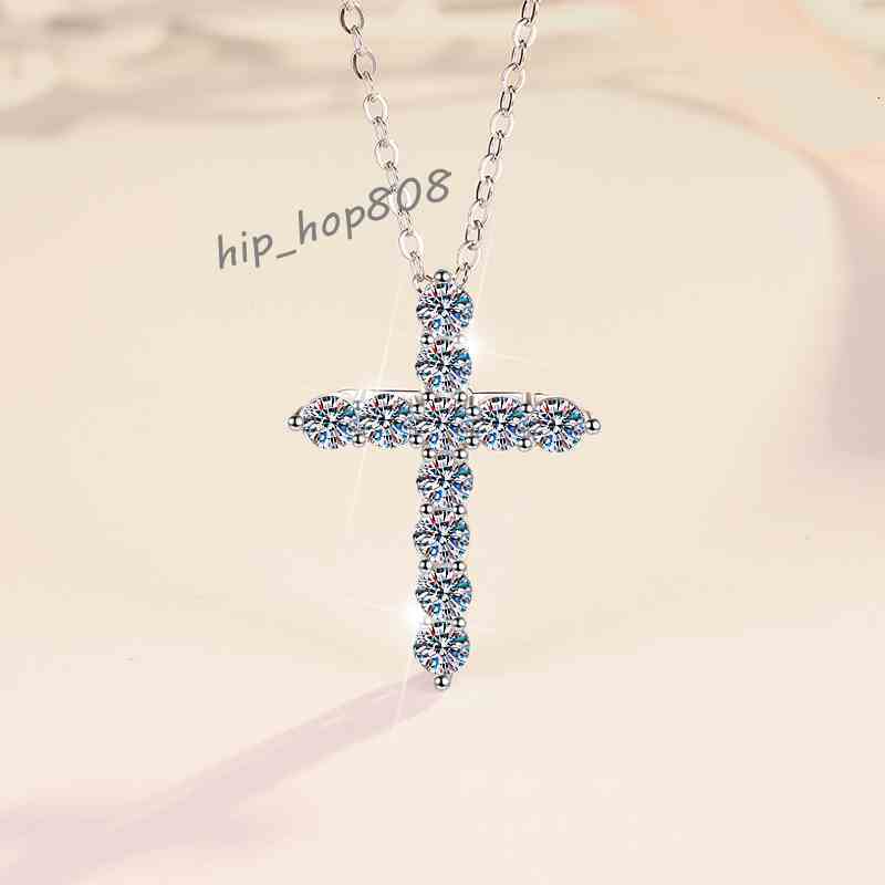 Fine Jewelry New Design Elegant High Quality VVs1 Full Diamond Moissanite S925 Sterling Silver Cross Necklace Pendant Jewelry