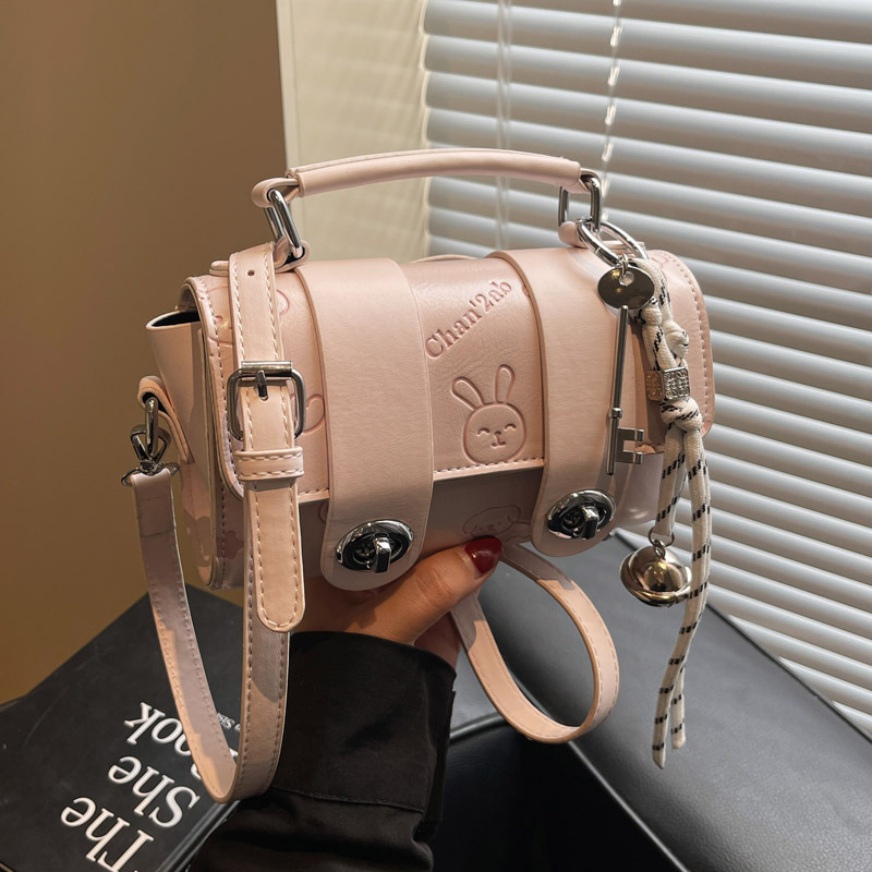 Fresh And Trendy Underarm Bag 2025 Early Spring Trendy Designer Fashion Matching Shoulder Crossbody Bag Fashionable Niche Crossbody Handbag Wallet Sto