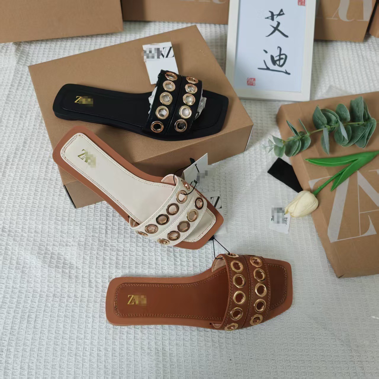 Summer New Flat Sandals With Hardware Buckle Hollow Designer Sandals Fashion Designer Multi Functional Light Free Shipping Luxury Women Slippers Casua