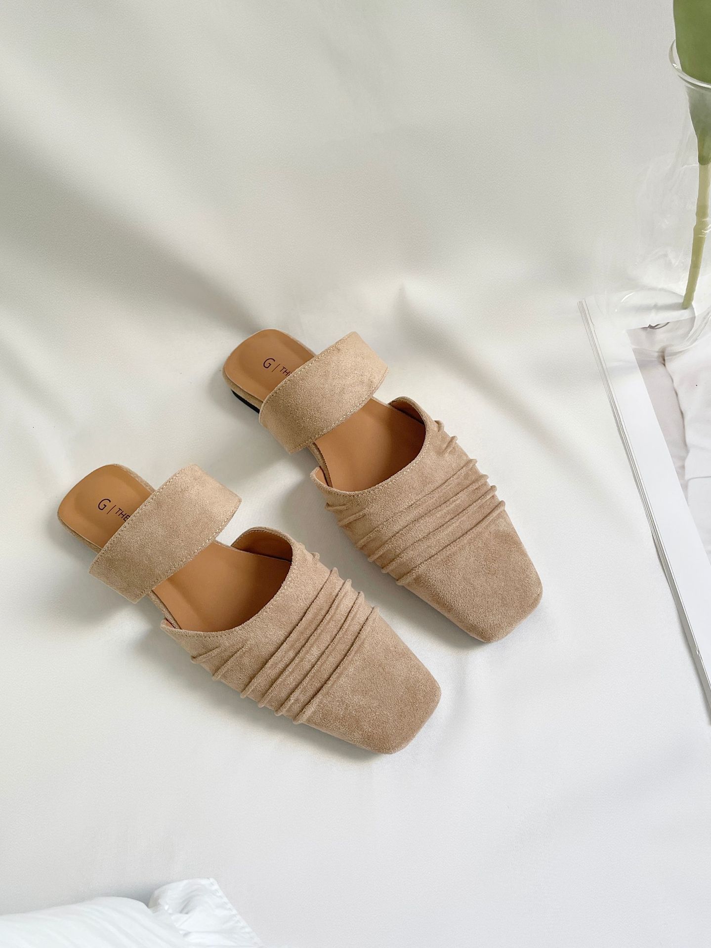 Fashion Tabi Ninja Shoes WomenRound Split Toe Shallow Thick Heel Sandals Single Mid Heel Mary Janes Shoes Female Pumps 241101