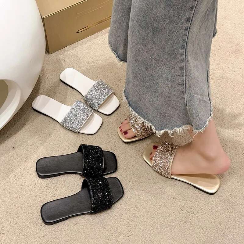 2025 Summer Women's Flat Sandals European And Free Shipping New Lightweight And Comfortable Designer Sandals Outdoor Vacation Slippers Flip Flops