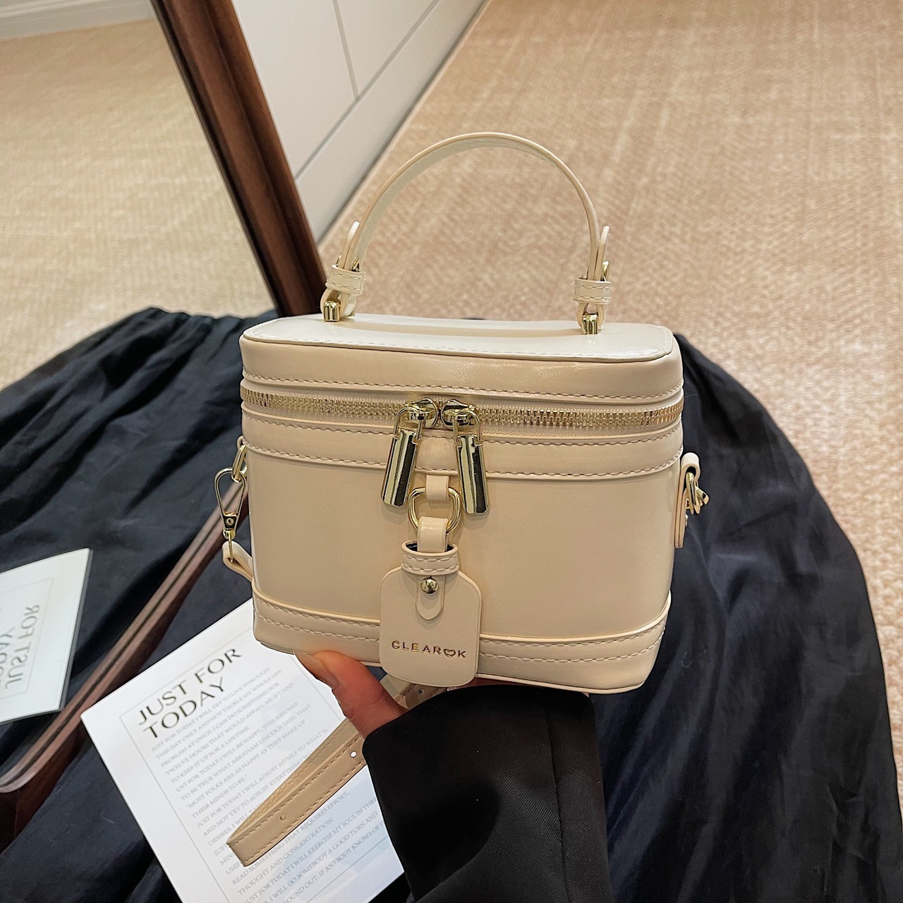 2025 Spring summer Fashion Designer Women s Bag High End Niche Exquisite Hand-held Box Waist Crossbody Bag Makeup Storage Bag