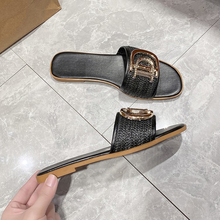 Straight-line flip-flops 2025 summer new fashion leisure double D metal buckle black flat slippers for women to wear outside