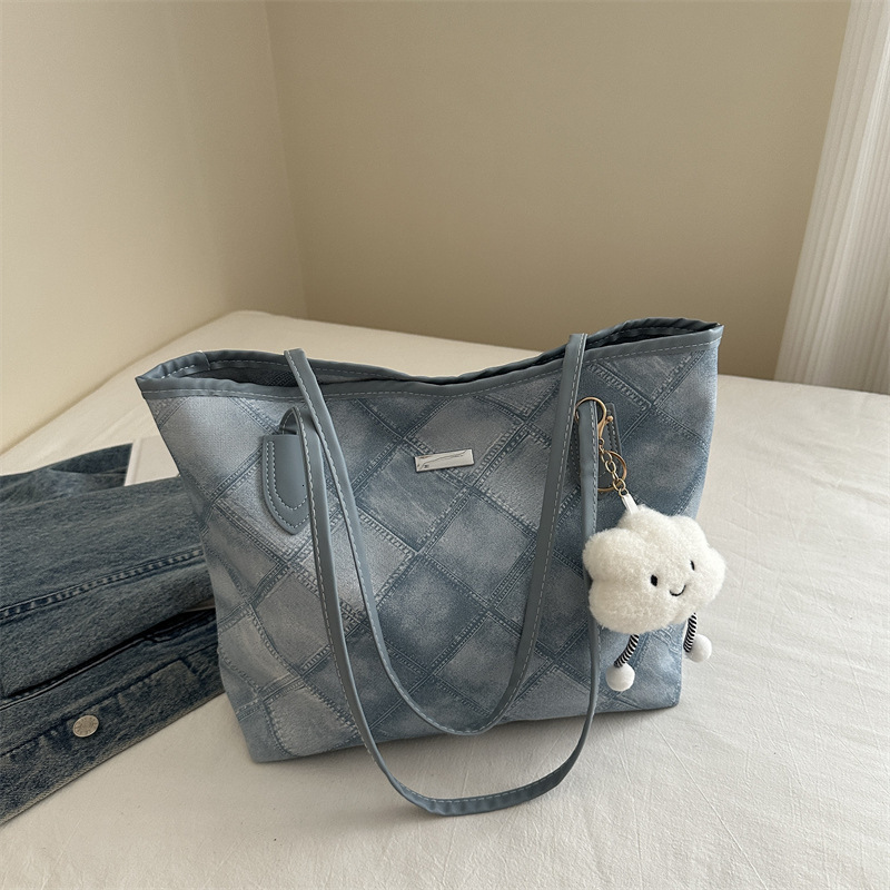 Large Capacity Women s 2025 New High Quality Light Luxury Designer Women s Shoulder Bag Underarm Commuter Handbag Storage Bag