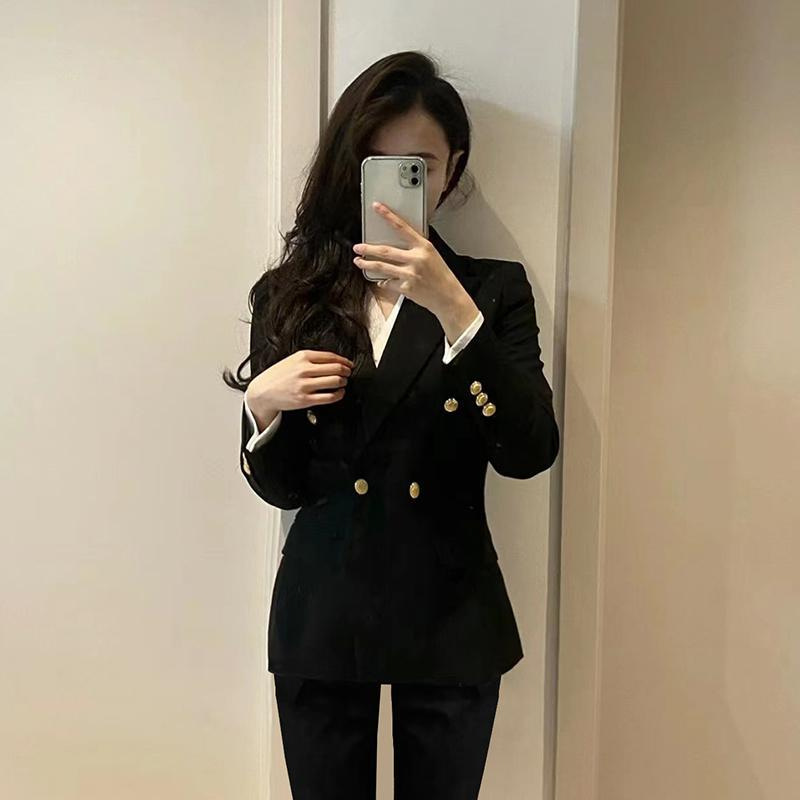 F37Classy Ladies' Office Suits for Career Success - Perfect Blend of Style and Functionality