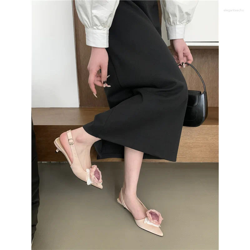2025 S Fashion Designer Sandals Shoes Female Sandal Shallow Mouth Women S Clear Heels Girls Retro Closed Beige Pointed Open Low Comfort