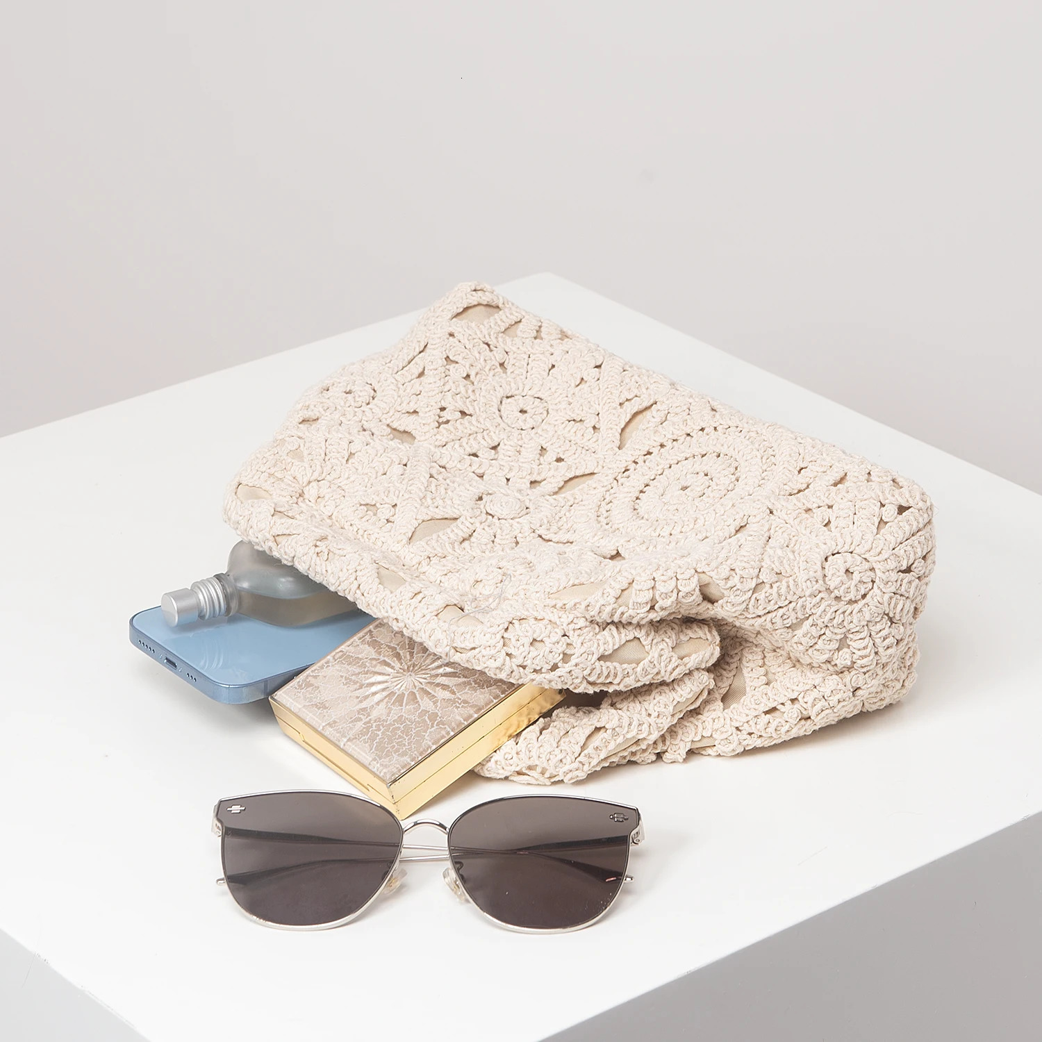 Pattern hollow woven bagsimple clutch bagbohemian clip bagholiday casual straw pursebeach bagrandom pattern 250227