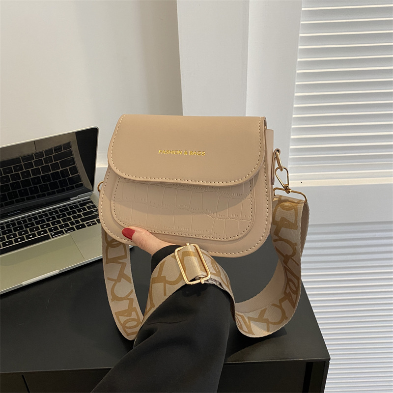 2025 Spring summer Fashion Designer Women's Mini Bag Simple And Casual New Style Fashion Small Square Bag Avant Garde Shoulder Bag Crossbody Stor