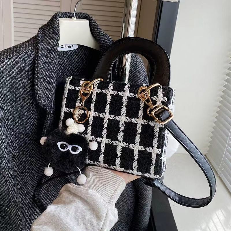 Small Niche Designer Women s Mini Bag 2025 New Black And White Checkered Fashionable High quality Crossbody Bag Handbag Storage Bag