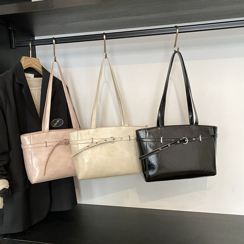 2025 New Fashionable Handbag High Quality Bright Surface Original Designer Women s Bag Large Capacity Travel Wallet Single Shoulder Handbag