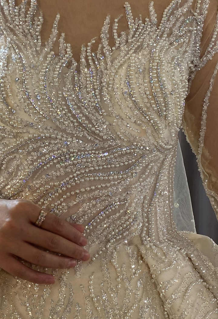 Vintage A e Women Wedding Sheer Neck Long Sleeves Bridal Gowns Sequins Pearls Sweep Train Dress Custom Made
