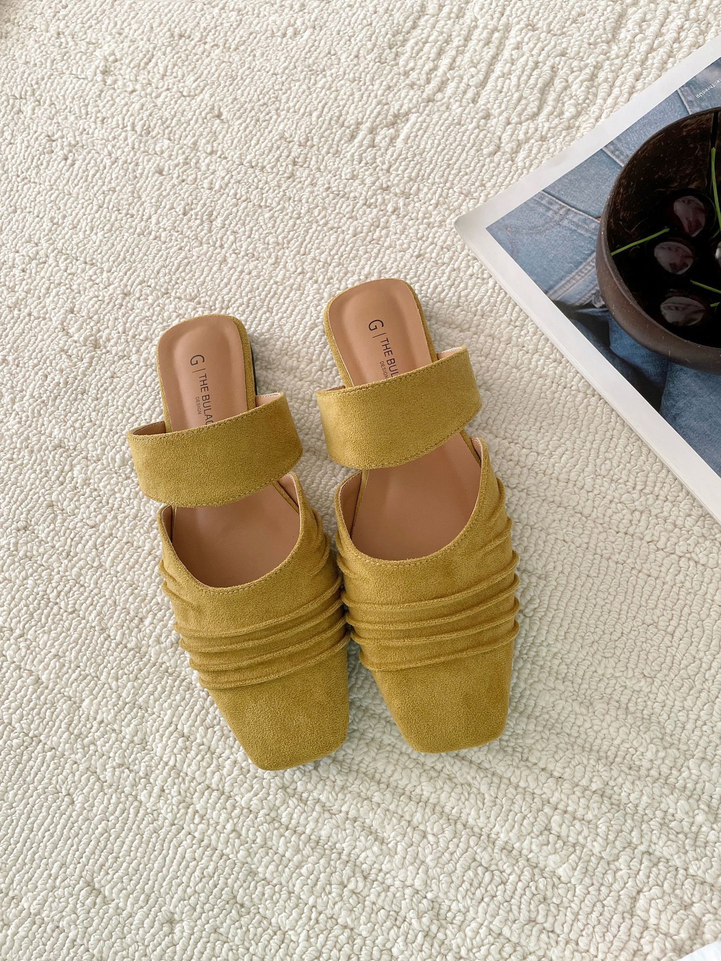 Fashion Tabi Ninja Shoes WomenRound Split Toe Shallow Thick Heel Sandals Single Mid Heel Mary Janes Shoes Female Pumps 241101