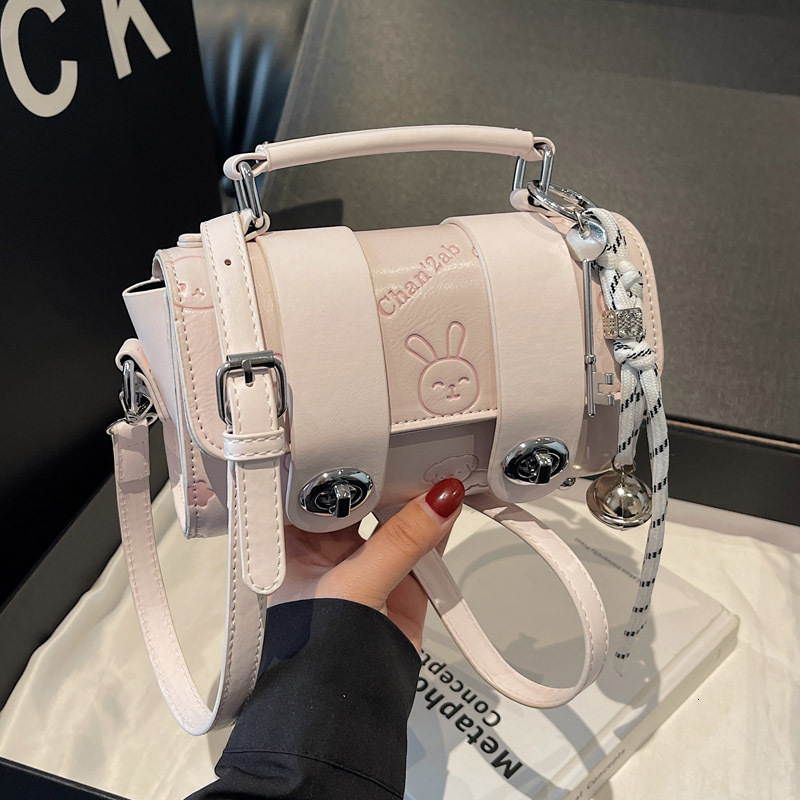 Fresh And Trendy Underarm Bag 2025 Early Spring Trendy Designer Fashion Matching Shoulder Crossbody Bag Fashionable Niche Crossbody Handbag Wallet Sto