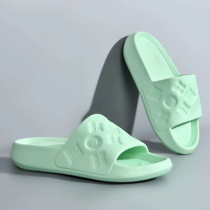 Summer 2025 New Multifunctional Fashion Designer Thick Soled Women s Shoes Outdoor Slippers Sandals Flip ps Wholesale Price