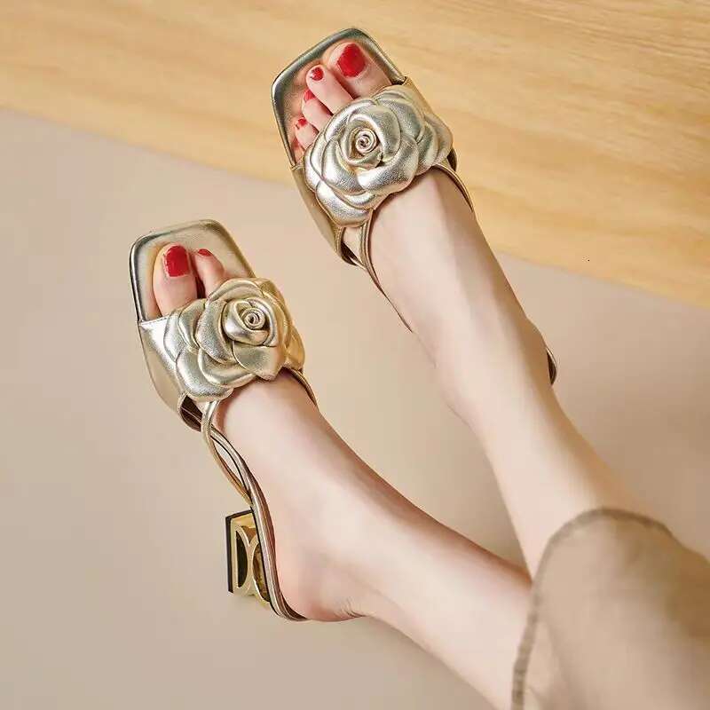 2025 Summer New Women s Slippers Fashion Designer Black Beige Gold Party Women s Sandals Large Size 34-42