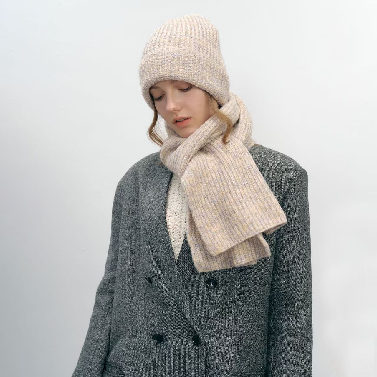 K082 Small design autumn and winter new unisex multi-color gradient thick warm fashion knitted wool scarf