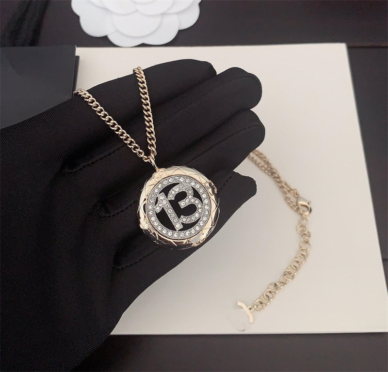 Designer Women Pendant Necklaces Luxury Heart Shape Pearl Choker Gold Necklace Letter ccity Classic wedding jewelry Butterfly Flowers ghfj454