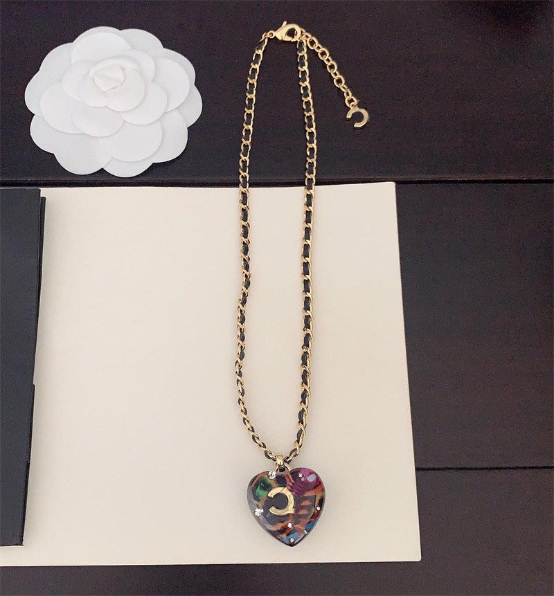 Designer Women Pendant Necklaces Luxury Heart Shape Pearl Choker Gold Necklace Letter ccity Classic wedding jewelry Butterfly Flowers hjk76