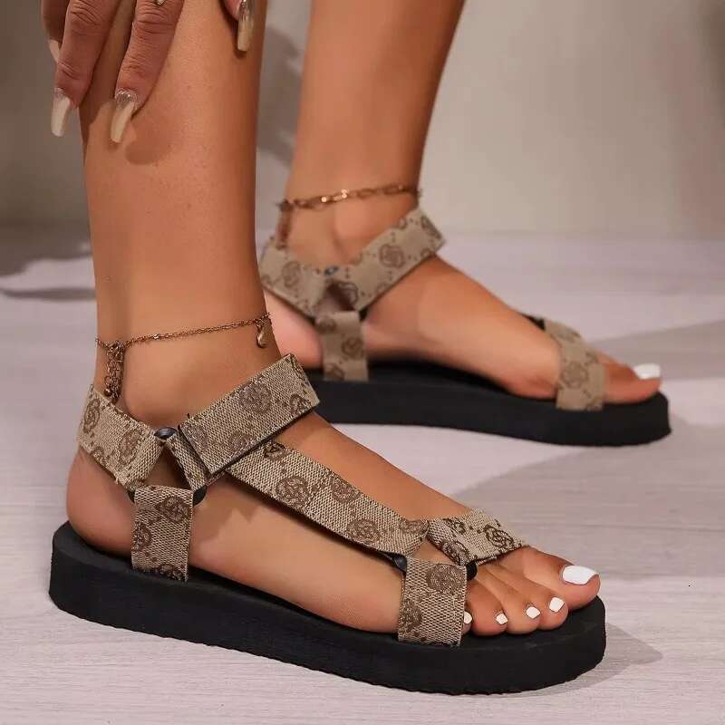 Summer 2025 Women s Sandals Thick Soled Lightweight Anti Slip Beach Shoes Cute Rope Sandals Fashion Designer New Comfortable Outdoor Casual Slippers F