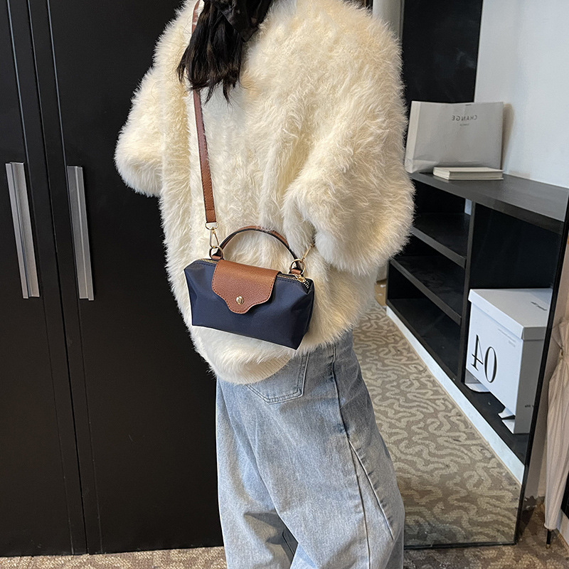 Lightweight simple Oxford cloth shoulder women 2024 new texture niche hot design patchwork crossbody bag