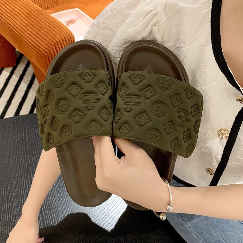 2025 New Thick Bottom Slippers for Women Wearing Velcro Sponge Cake Summer Outing Embossed Bread Shoes Designer Fashion Single Line Beach Sandals2