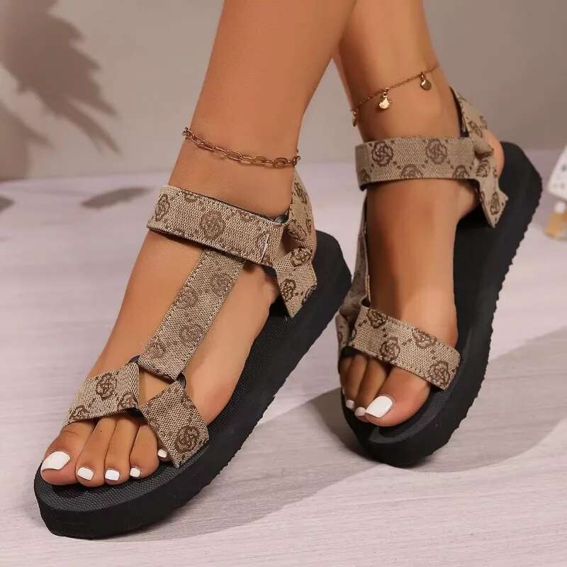 Summer 2025 Women s Sandals Thick Soled Lightweight Anti Slip Beach Shoes Cute Rope Sandals Fashion Designer New Comfortable Outdoor Casual Slippers F