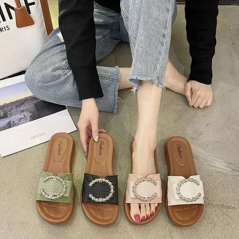 2025 New Summer Women s Sandals Beach Soft Bottom Summer Sportswear Fashion Designer High Quality Popular Slippers Outdoor Leisure Flip Flops