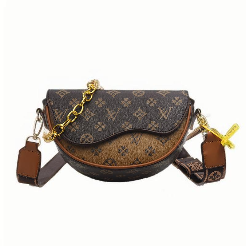 Women Light senior texture saddle women's hot new fashion all match semi-round casual niche female bag 2023