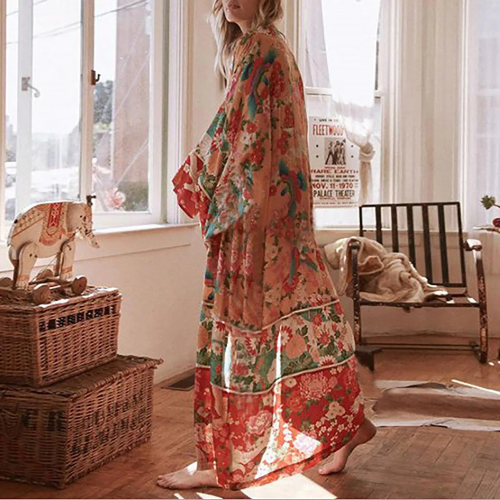 Womens floral print Bohemian beach style fashionable sun screen long skirt holiday edition chiffon long sleeved thin cardigan 250305Z