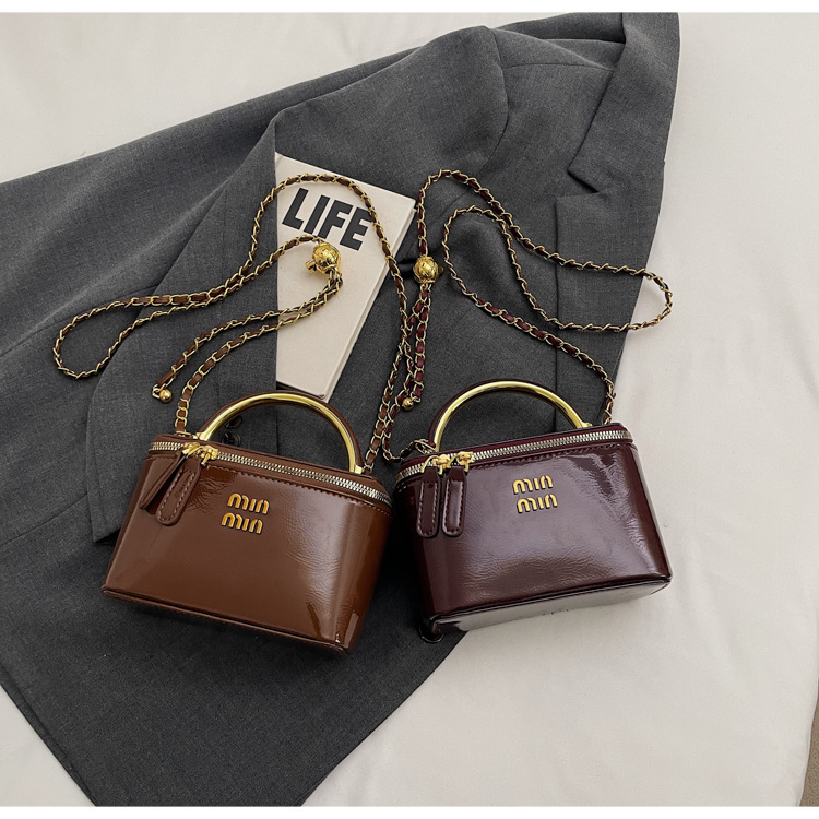 2025 light niche mini women retro new style patent leather messenger designer summer casual mouth red envelope shoulder bag super ootd