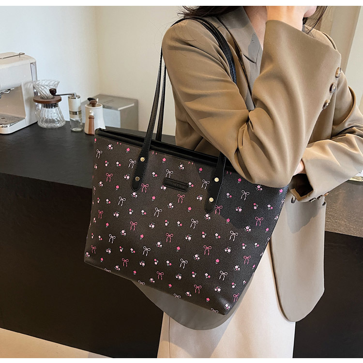 Little fresh women lightweight Tote new fashion high appearance NEW hot level all-match commuter shoulder bag 2024s