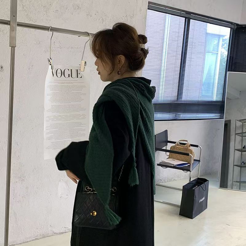 T251 knitted triangle shawl female niche design multifunctional outer wear waistcoat air-conditioned room warm versatile scarf
