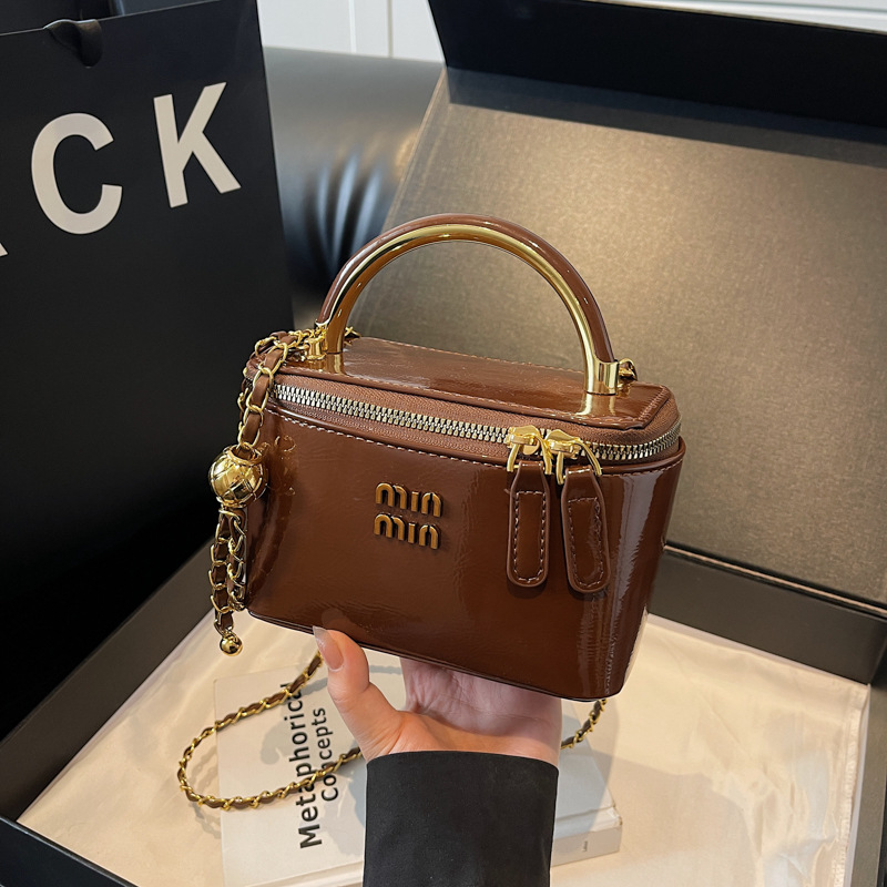 2025 light niche mini women retro new style patent leather messenger designer summer casual mouth red envelope shoulder bag super ootd