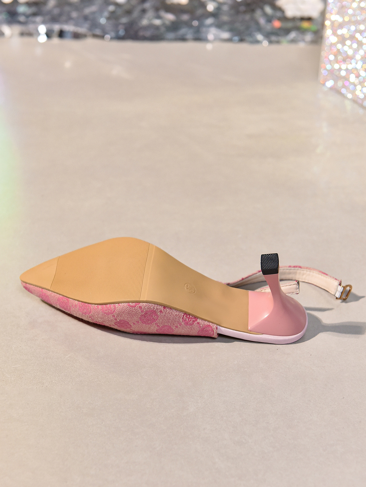 2025 Summer Ladies' Fashion Stiletto Heel Hollow Back Sandals Retro Patterned Toe-Covered Pointed Toe Elegant Commuting Women's Single Shoes