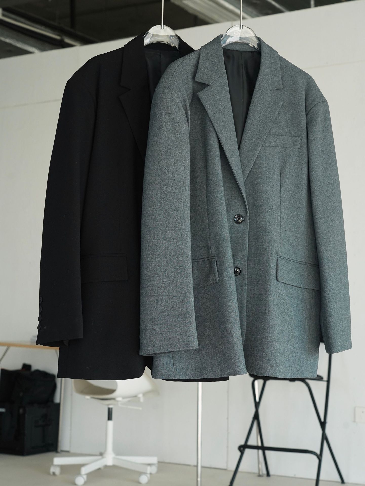L381 Chic Ladies' Casual Jacket with Flared Shoulders and Slim Cut Design