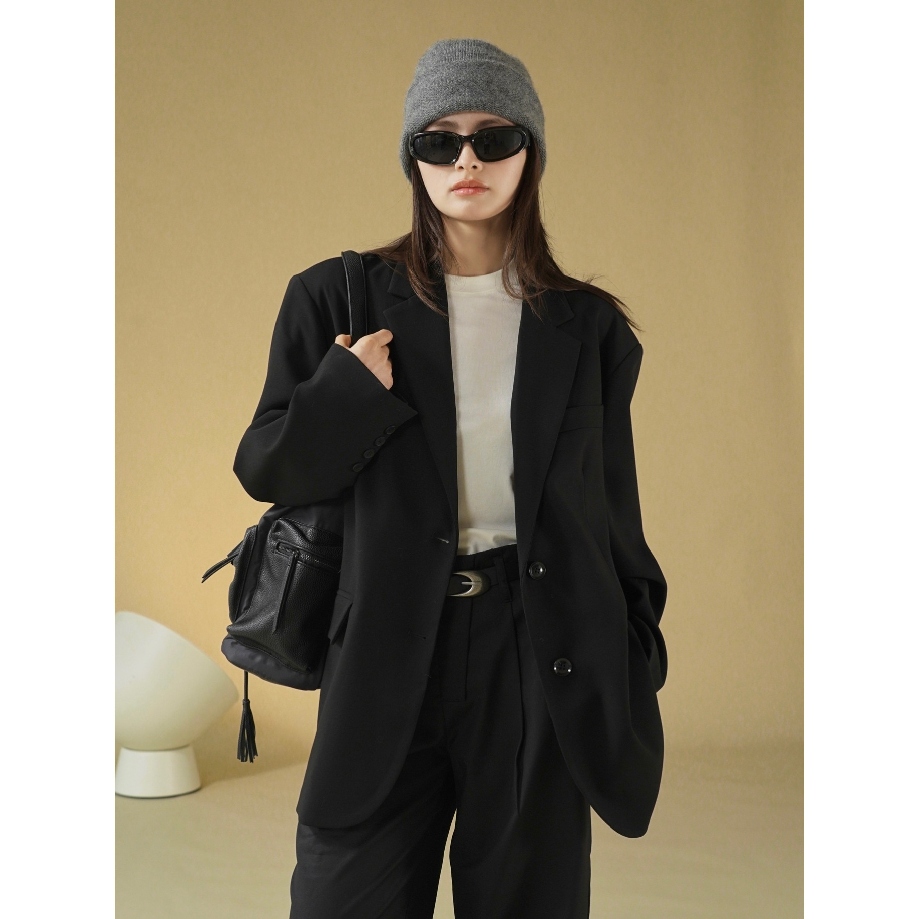L381 Chic Ladies' Casual Jacket with Flared Shoulders and Slim Cut Design