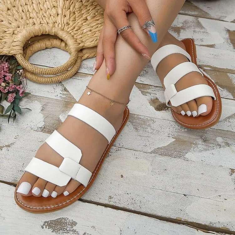 2025 Summer Women S Sandals Designer Sandals Solid Color Lightweight Smooth Walking Flip Flops Fashion Free Shipping New Comfortable Beach Slippers