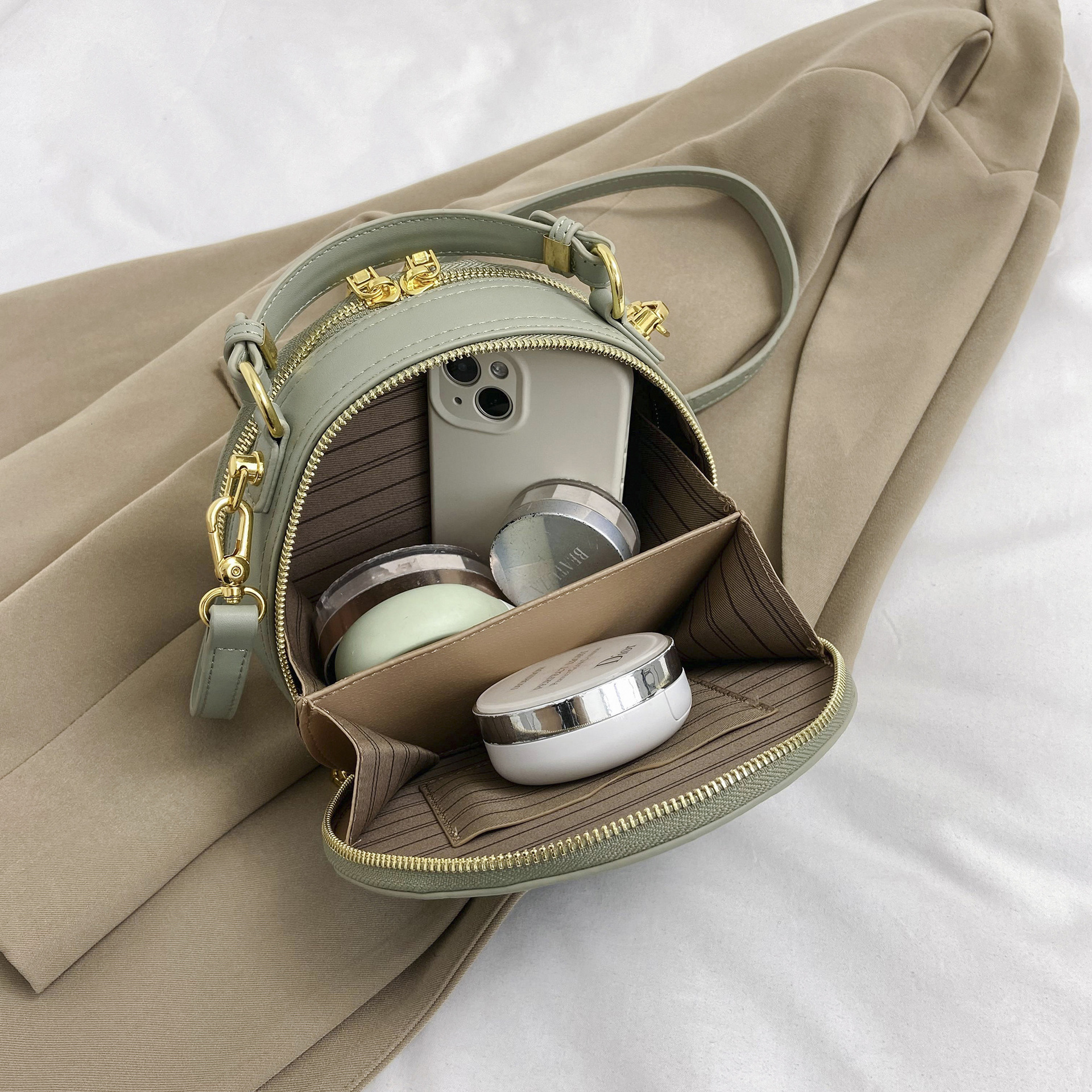 Niche High-end Texture Embroidered Women's Handbag 2025 New Versatile Fashion Art Chinese Style Single Shoulder Slanted Small Round Bag Designer  - view 5