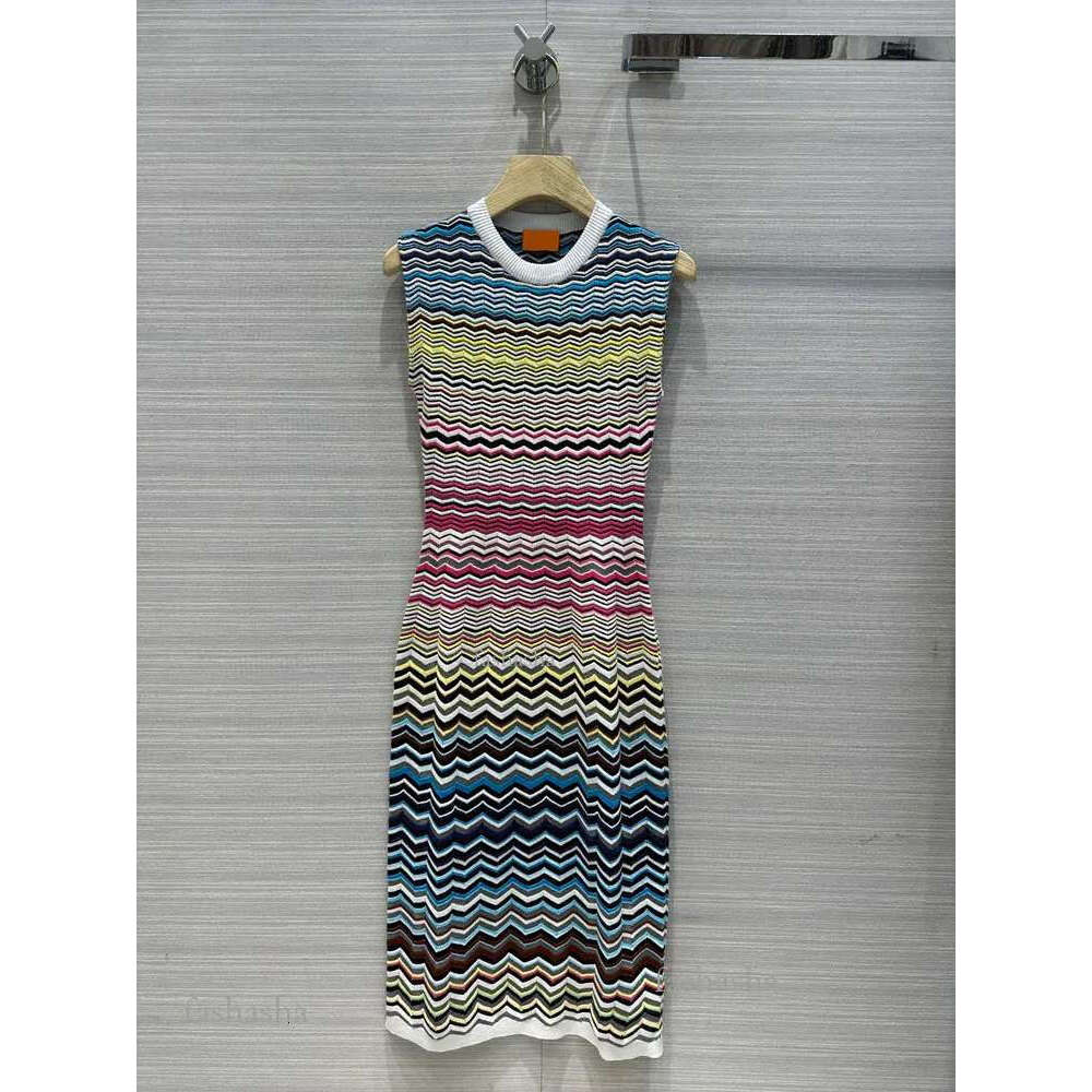 928 2023 Milan Style Runway Dress Autumn Crew Neck Sleeveless Mid Calf Brand Same Style Empire Womens Dress Fashion Huang