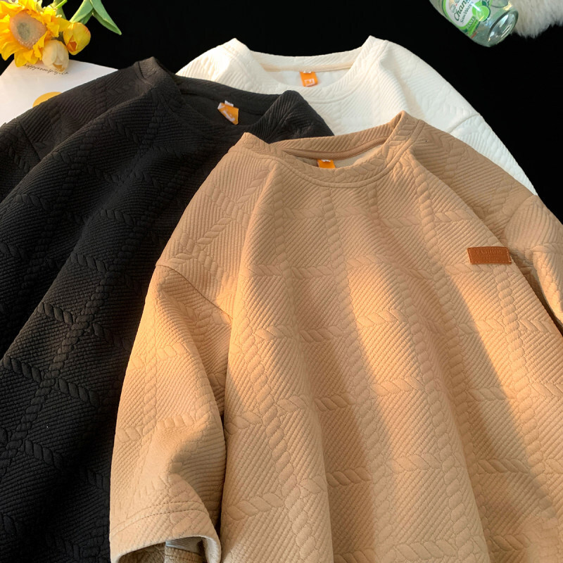 2025 New Design Niche Texture Jacquard Short Sleeved Men's Fashion T-shirt 2025 Summer New Quarter Sleeve Sports Top