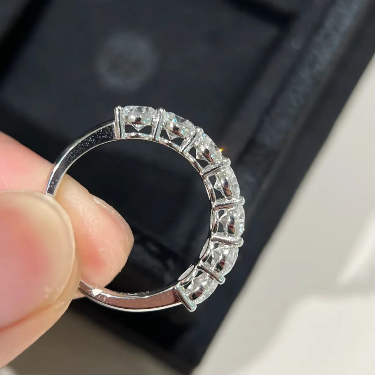 Classic Design 18K White Gold VS DEF Color 0.7CTS Round Brilliant Cut Lab Diamond Ring Band Half Iced