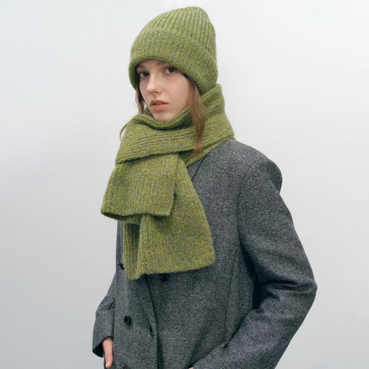 K082 Small design autumn and winter new unisex multi-color gradient thick warm fashion knitted wool scarf