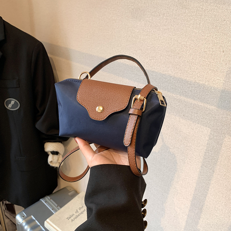 Lightweight simple Oxford cloth shoulder women 2024 new texture niche hot design patchwork crossbody bag