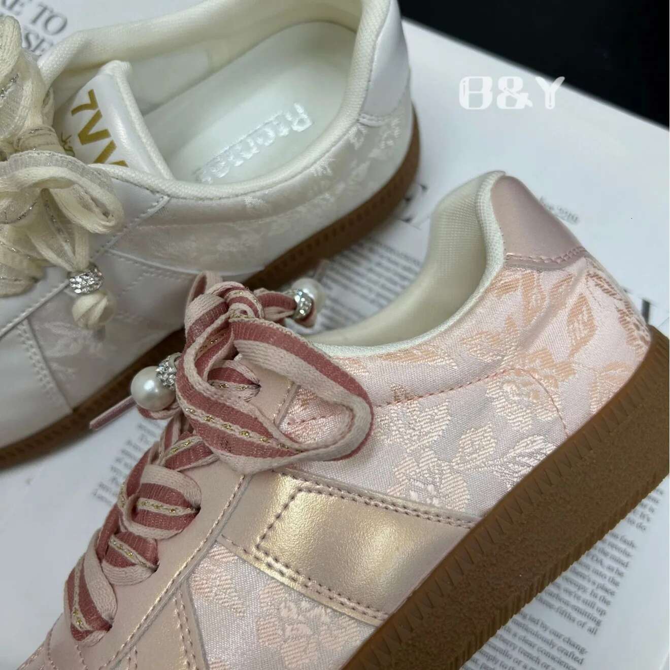 Designer Sports Shoes With Satin Pattern Fashionable Retro Free Shipping Women S Shoe Style Round Toe Tie Casual Board Comfortable Flat White Shoes 20