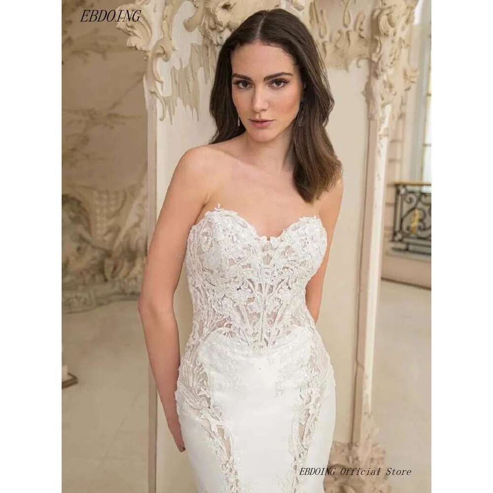 Newest Elegant Neckline Mermaid Dress With Custom Lace Appliques New Wedding Dresses